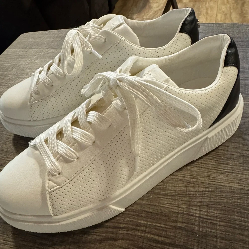Steve Madden White Perforated Lace-Up Sneakers Black Heel Tab Casual Shoes - 8.5
